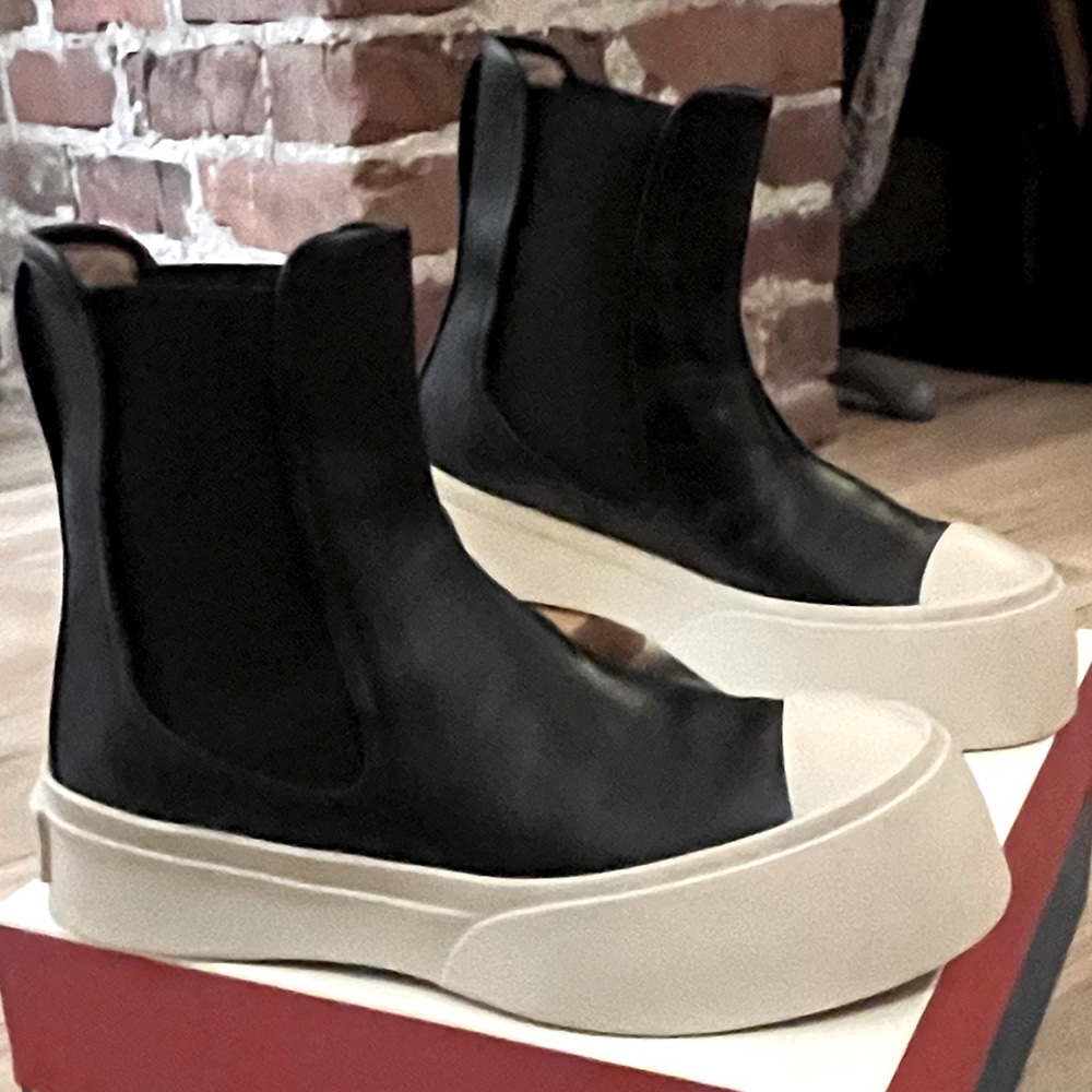 Black Leather Pablo Chelsea Boot